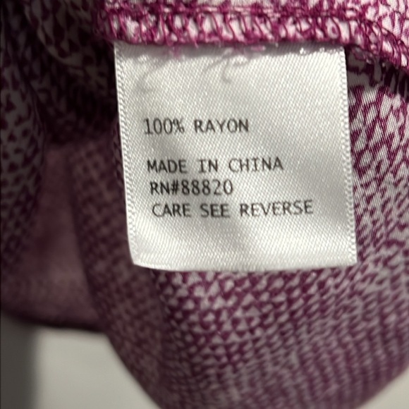 Ava Christine Women’s 3/4 sleeve V-neck top. Size small. Purple and white. - Picture 6 of 7